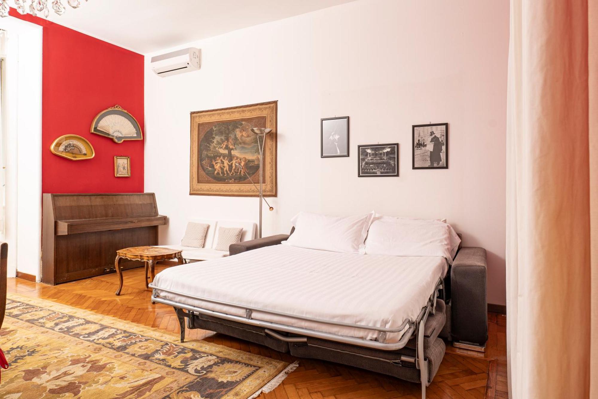 Sunshine-filled On Subway Apartment Milan